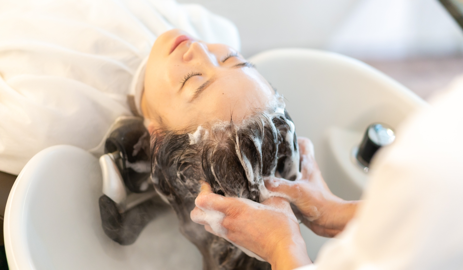 Perbedaan shampoo untuk pria dan wanita
