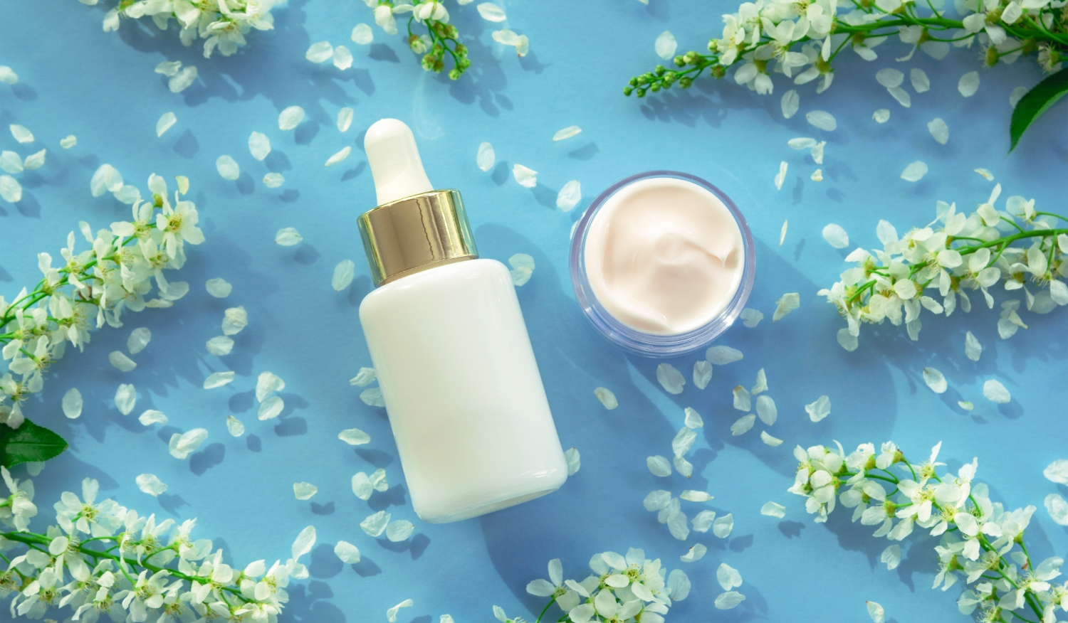 perbedaan antara serum dan moisturizer